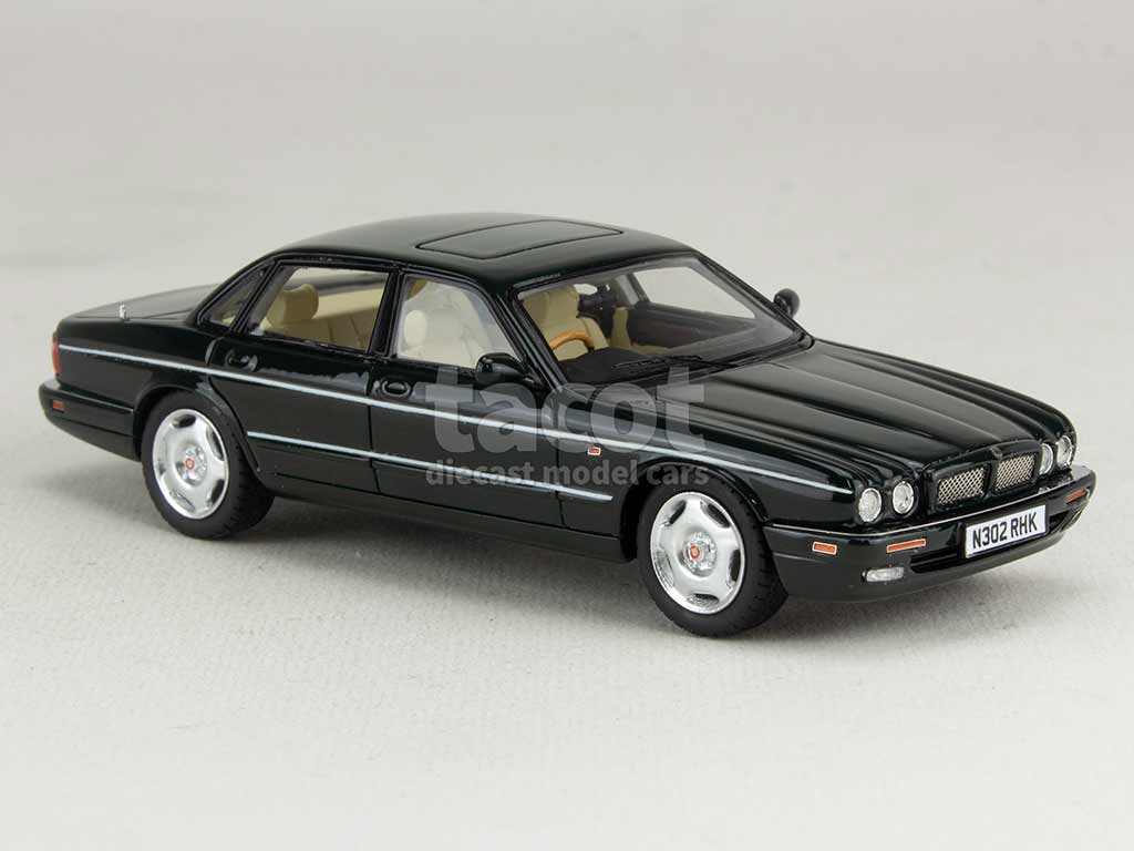 102869 Jaguar XJR/ X300 1994