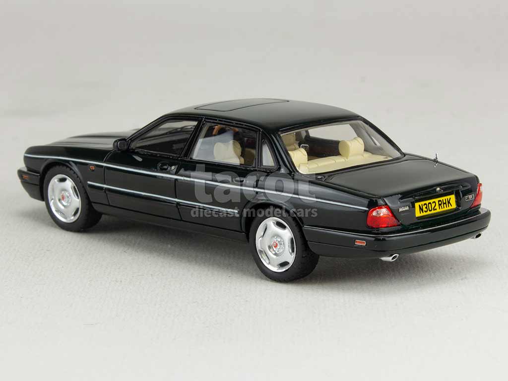 102869 Jaguar XJR/ X300 1994