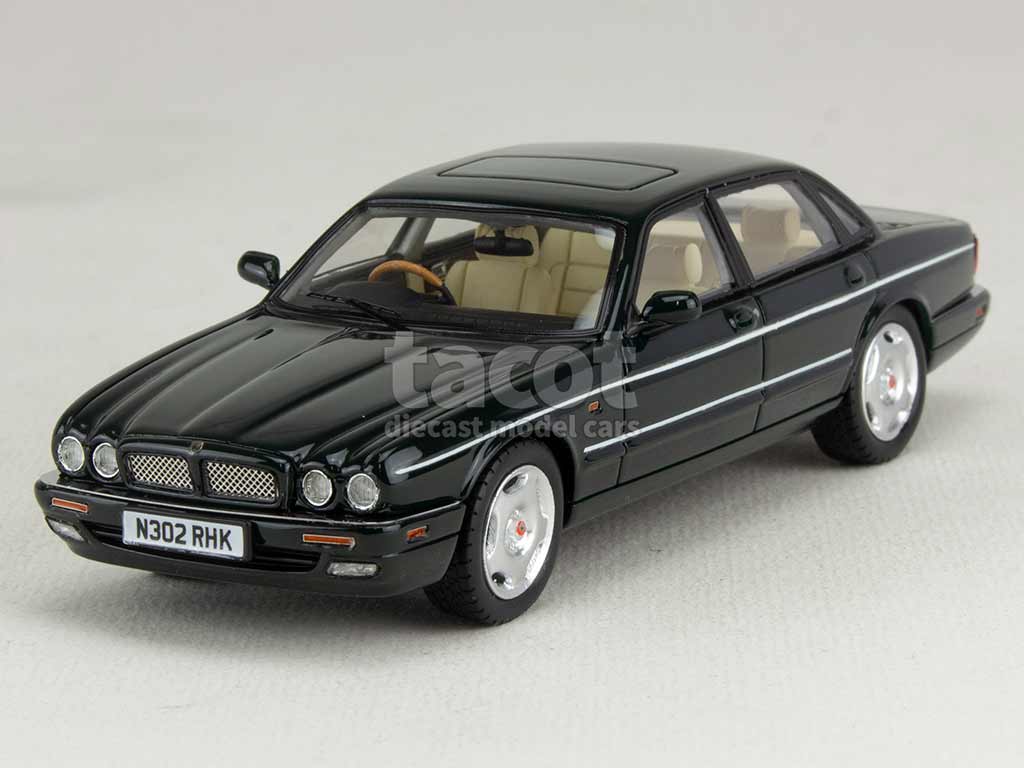 102869 Jaguar XJR/ X300 1994