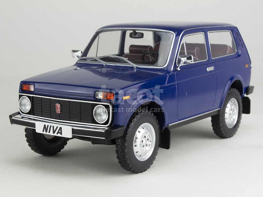 Maquette Lada Niva 1976 Bleu Foncé 1:18 MCG - Métal Die-cast, Portes Ouvrantes, Neuve Sous Boîte