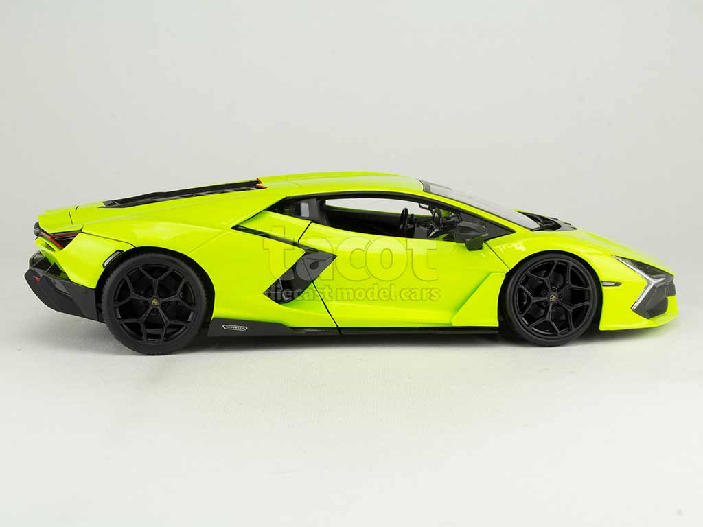 103166 Lamborghini Revuelto 2024