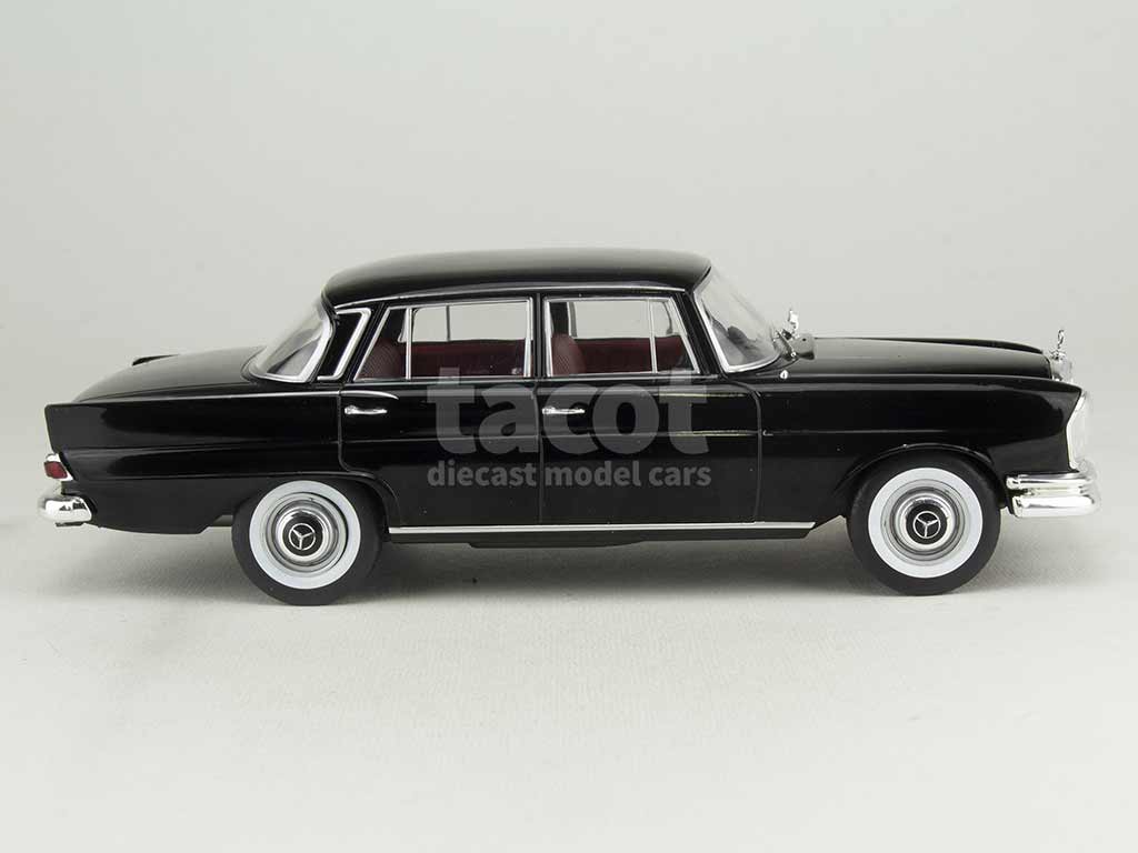 103390 Mercedes 220/ W111 1959