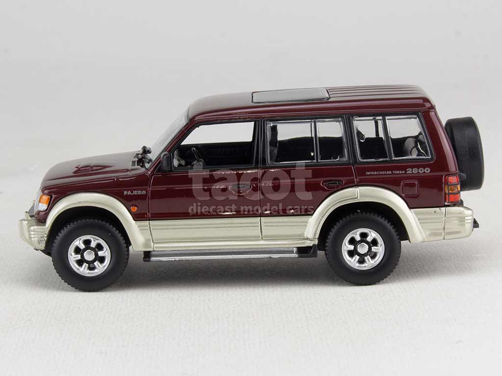 Mitsubishi Pajero LWB 1991 Rouge Foncé Métallisé - Miniature 1/43 Maxichamps (neuf)