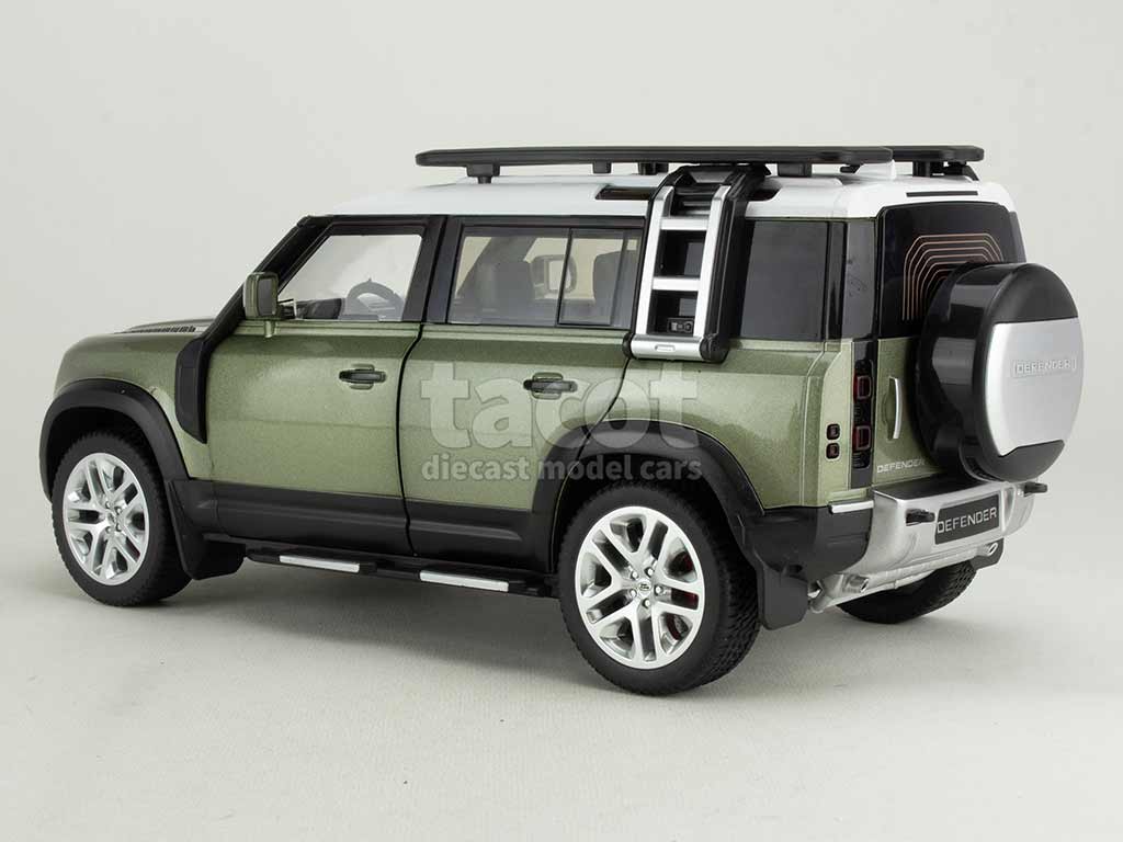 104037 Land Rover Defender 110
