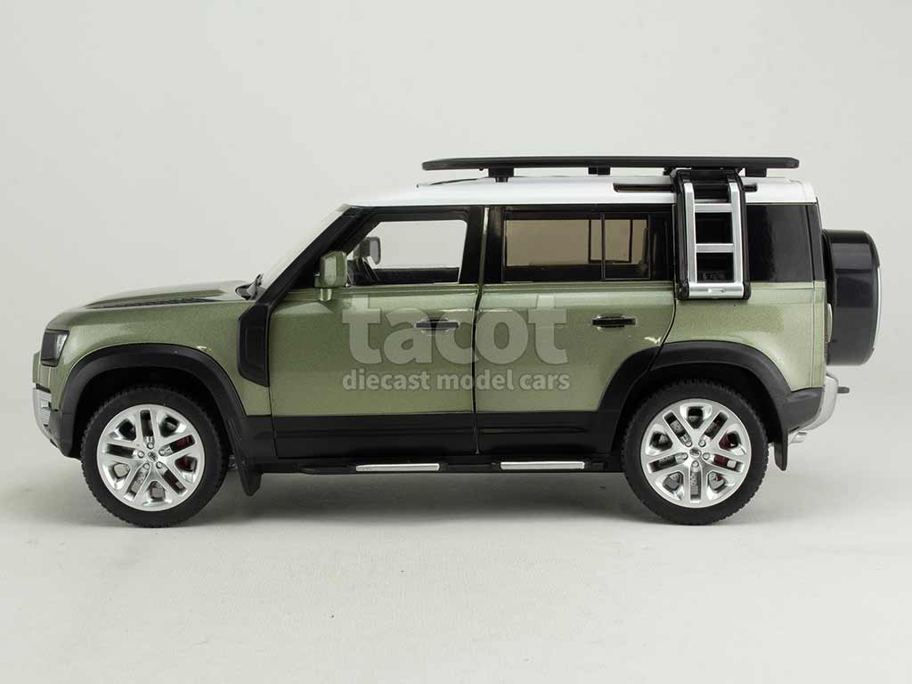 104037 Land Rover Defender 110