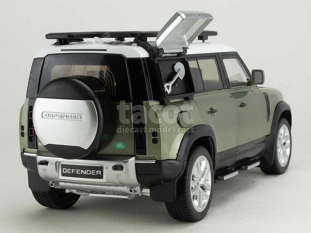 104037 Land Rover Defender 110