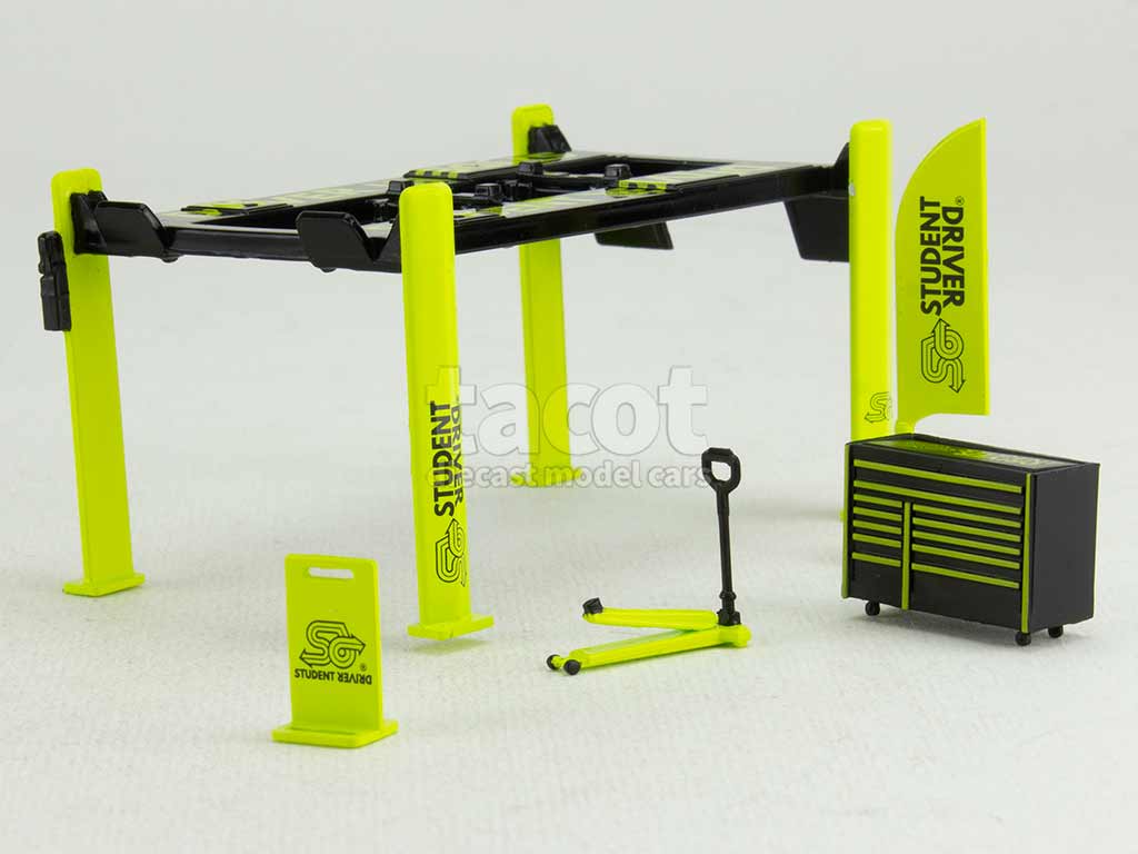 104049 Divers Equipement Garage S Student