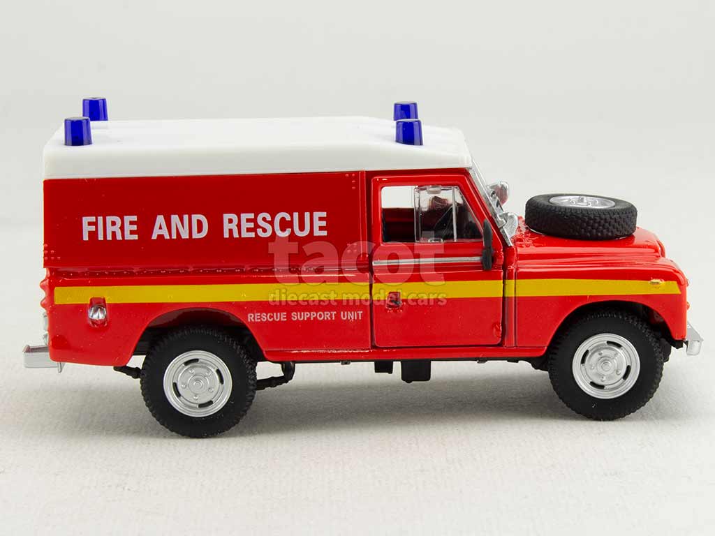 104459 Land Rover 109 Series III Pompiers