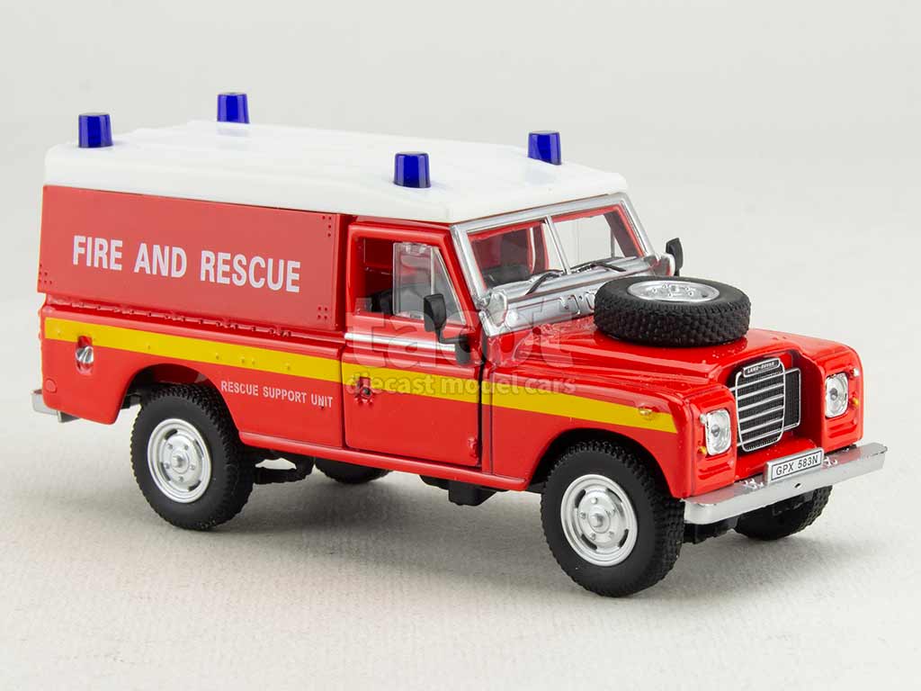 104459 Land Rover 109 Series III Pompiers