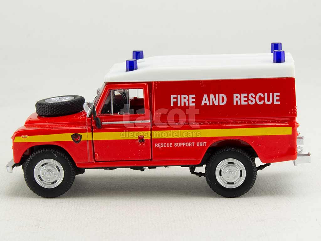 104459 Land Rover 109 Series III Pompiers