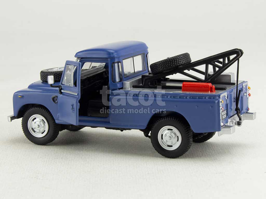 104460 Land Rover 109 Series III Pick-Up Dépanneuse