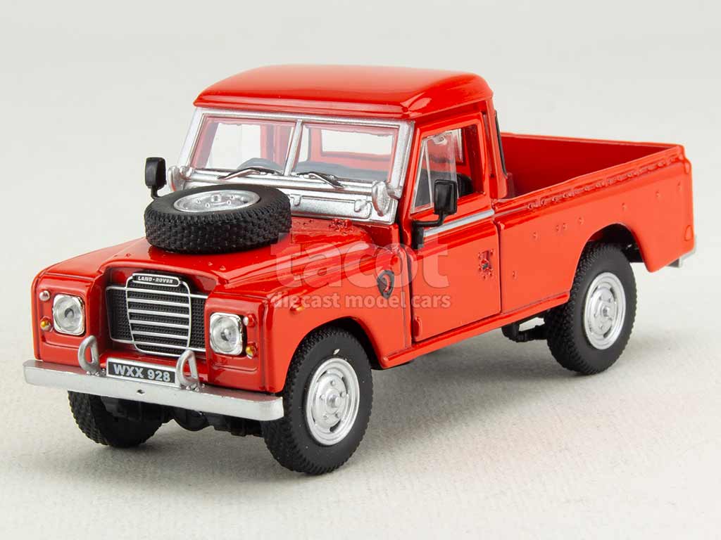 104461 Land Rover 109 Series III Pick-Up
