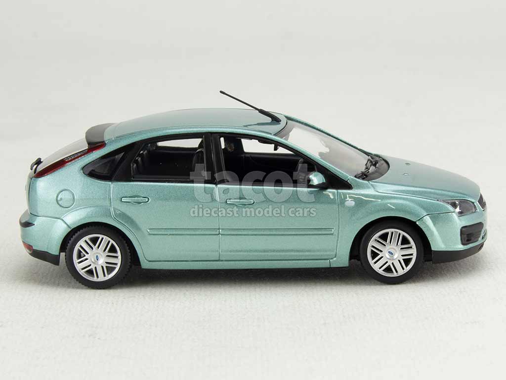 104547 Ford Focus 2004