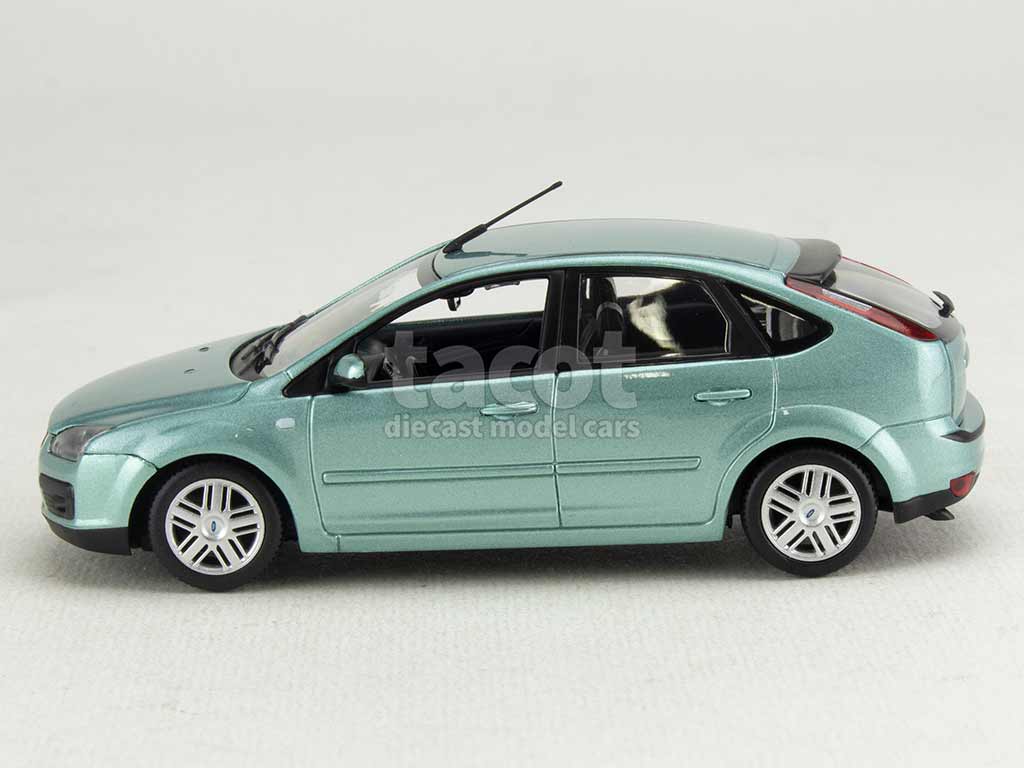 104547 Ford Focus 2004