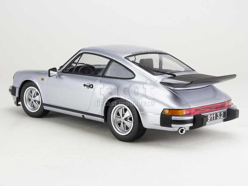 104704 Porsche 911 Carrera 3.2 Coupé 1988