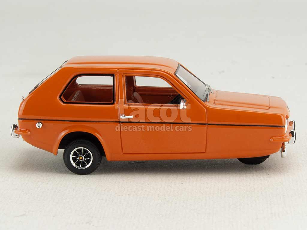 104800 Reliant Robin Saloon 1973