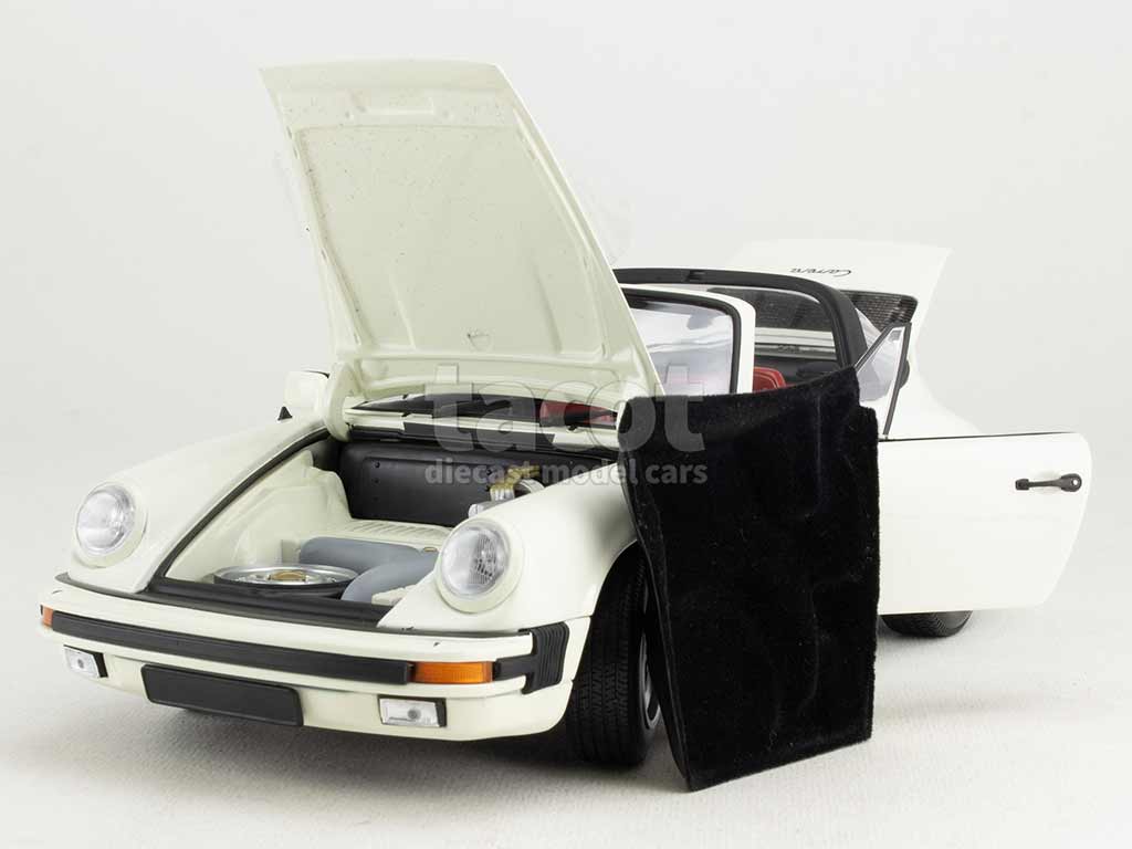 104860 Porsche 911 Carrera 3.2 Targa 1983