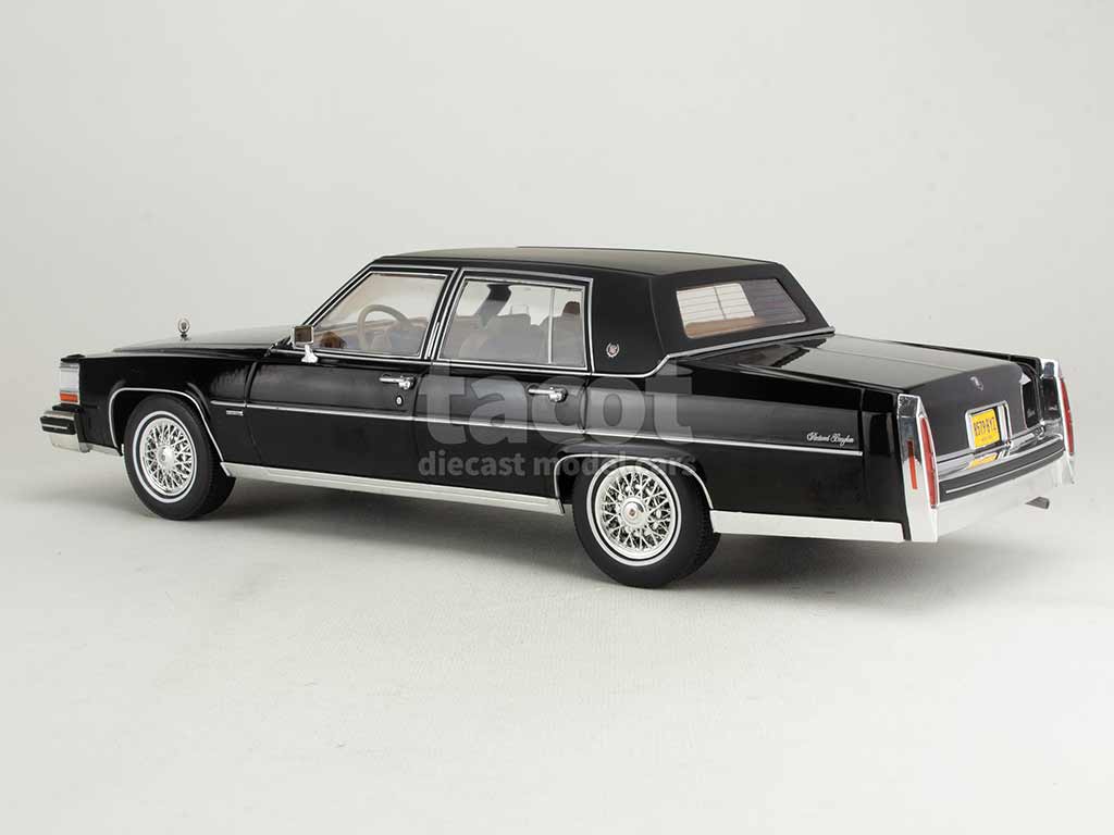 104886 Cadillac Fleetwood Brougham 1982