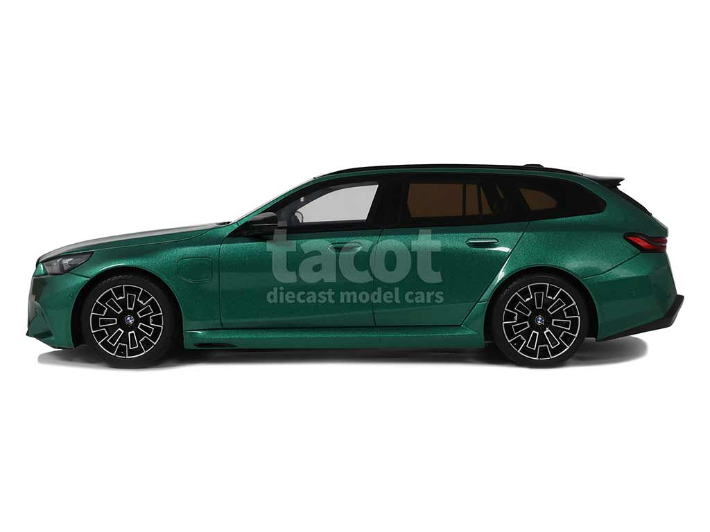 104980 BMW New M5 Touring/ G61 2024