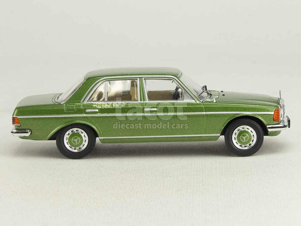 105512 Mercedes 240D/ W123 1976