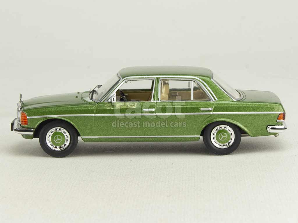 105512 Mercedes 240D/ W123 1976