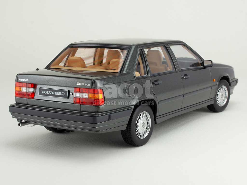 105601 Volvo 850 1993