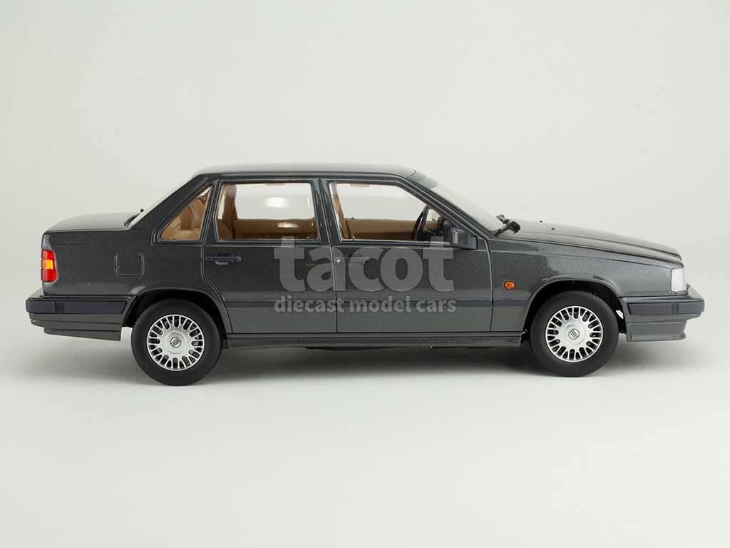 105601 Volvo 850 1993