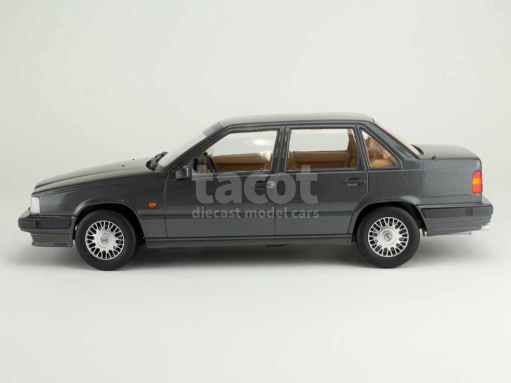 105601 Volvo 850 1993