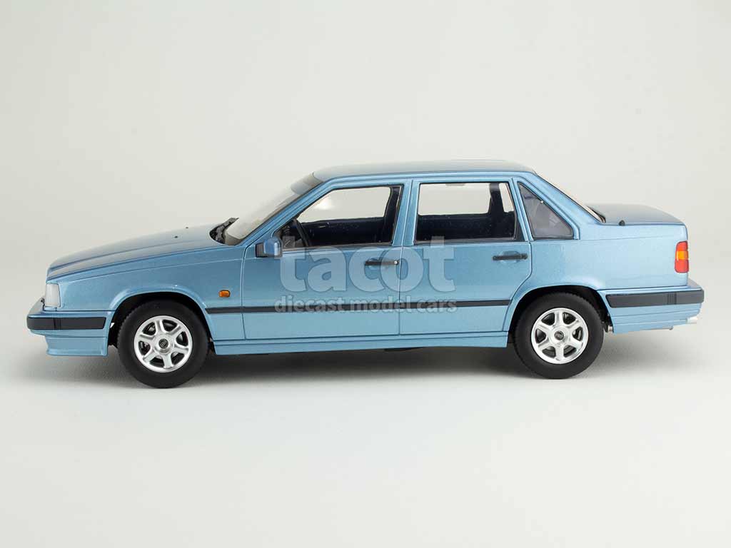 105602 Volvo 850 1993