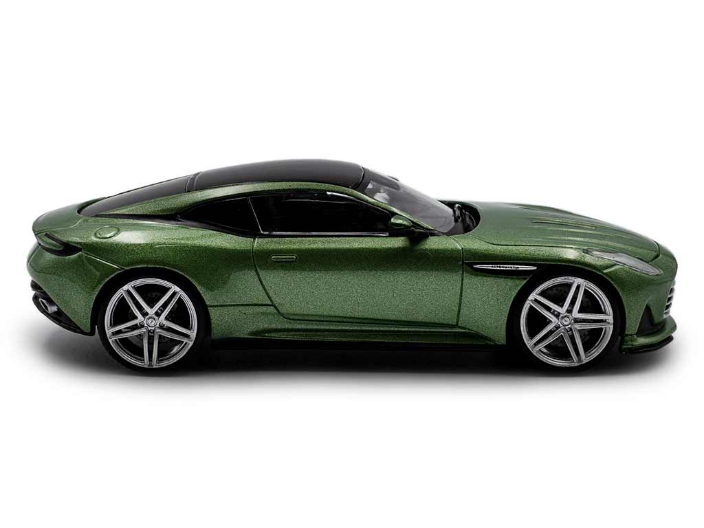 105659 Aston Martin DB12 2023
