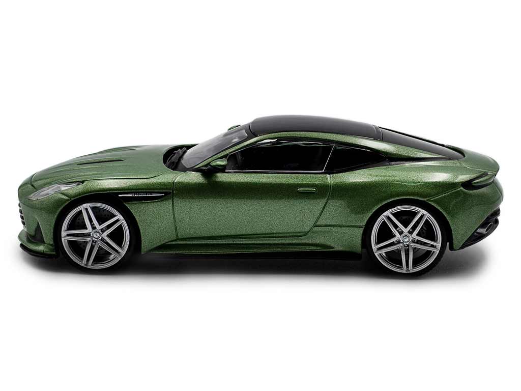 105659 Aston Martin DB12 2023
