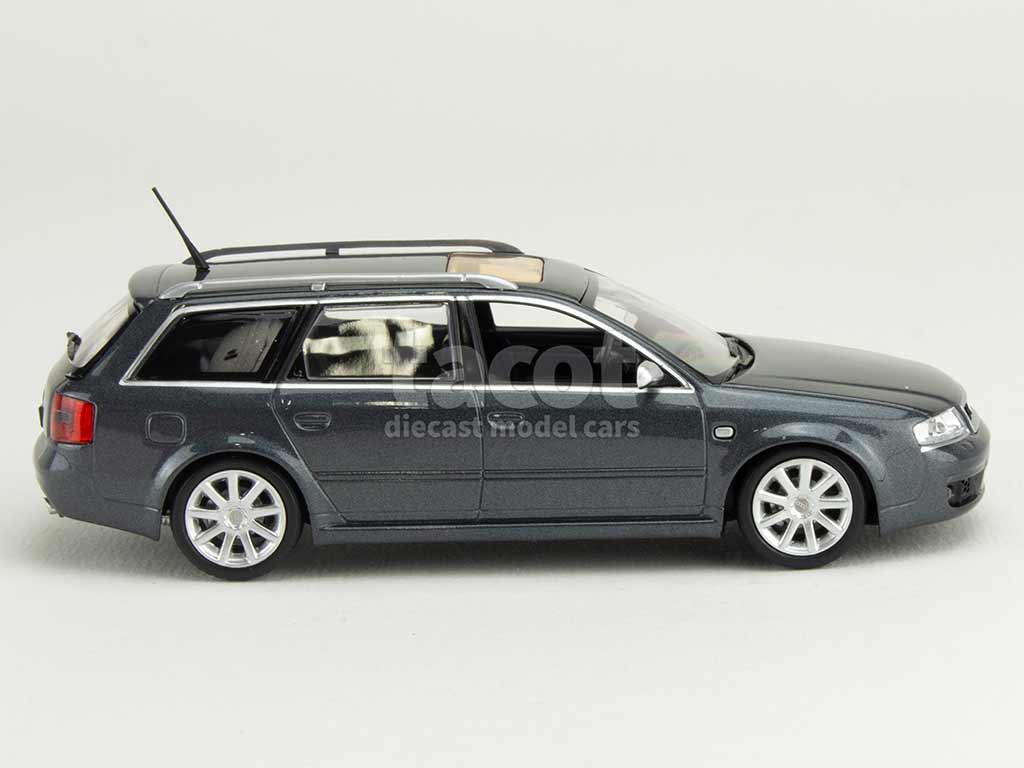 105682 Audi RS6 Avant 2002