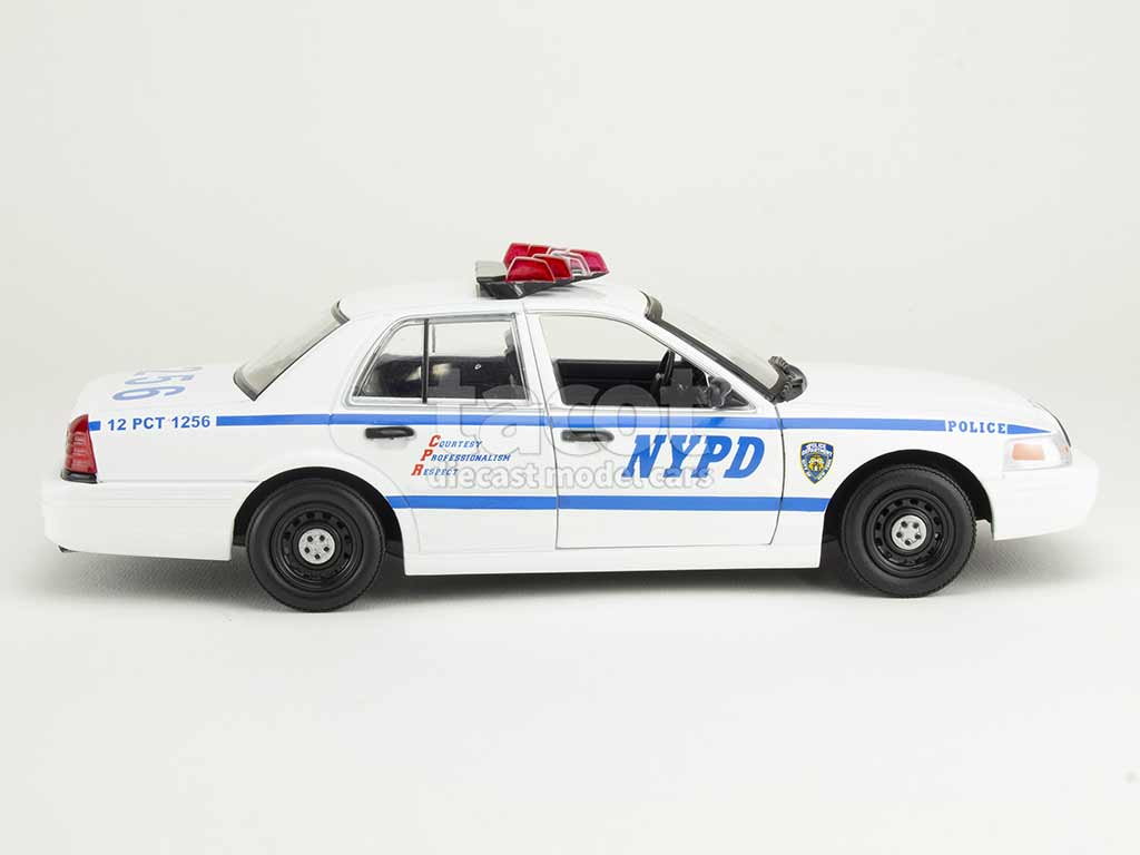105696 Ford Crown Victoria Police 2003