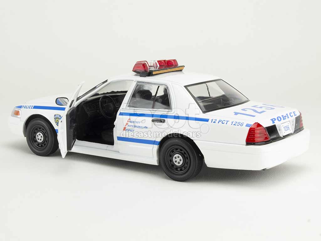 105696 Ford Crown Victoria Police 2003