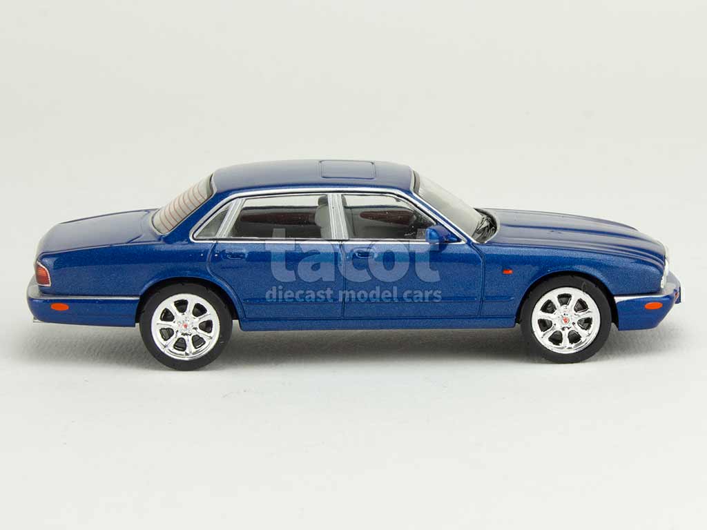 105761 Jaguar XJ8/ X308 1998