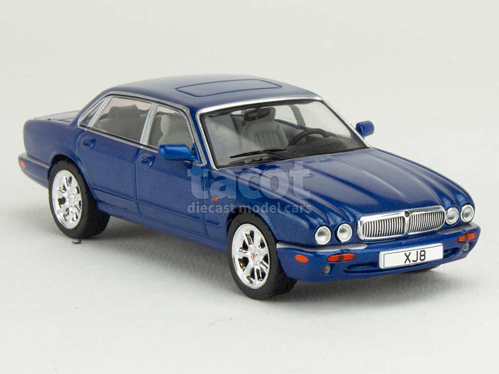 105761 Jaguar XJ8/ X308 1998