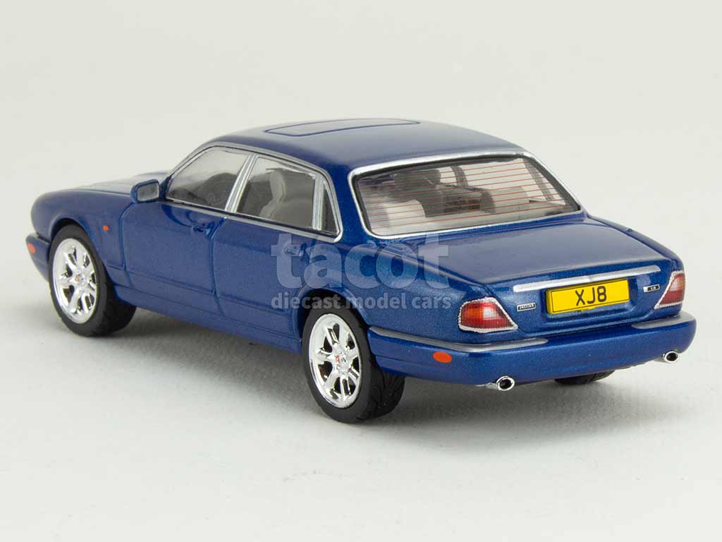 105761 Jaguar XJ8/ X308 1998