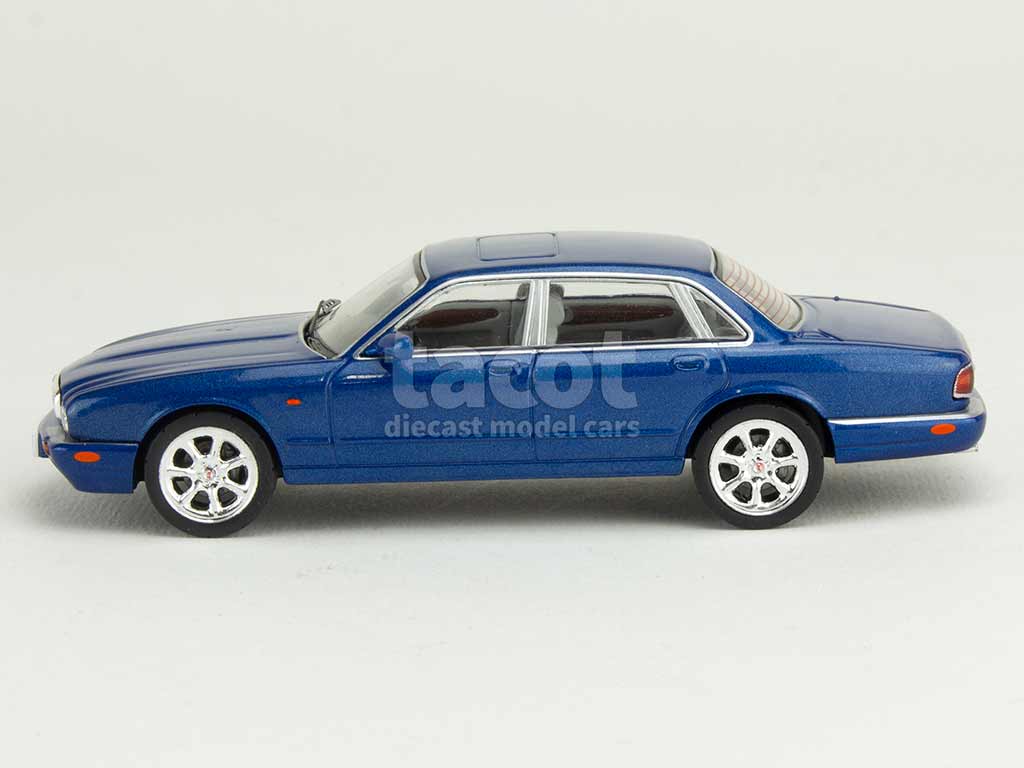 105761 Jaguar XJ8/ X308 1998