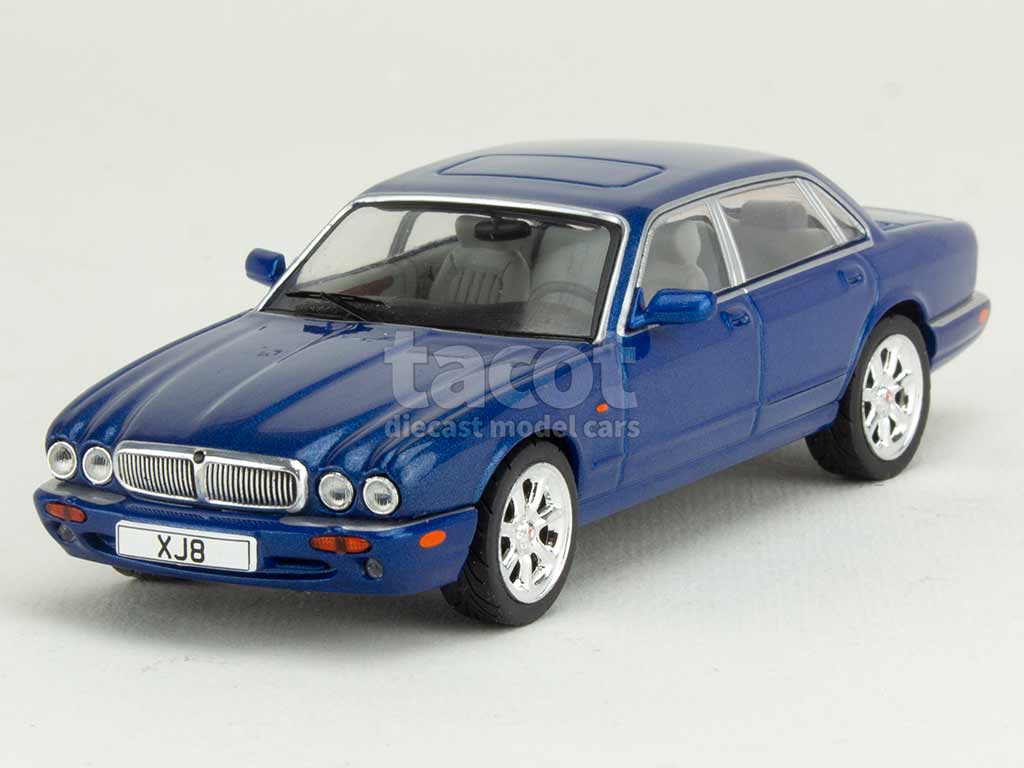 105761 Jaguar XJ8/ X308 1998