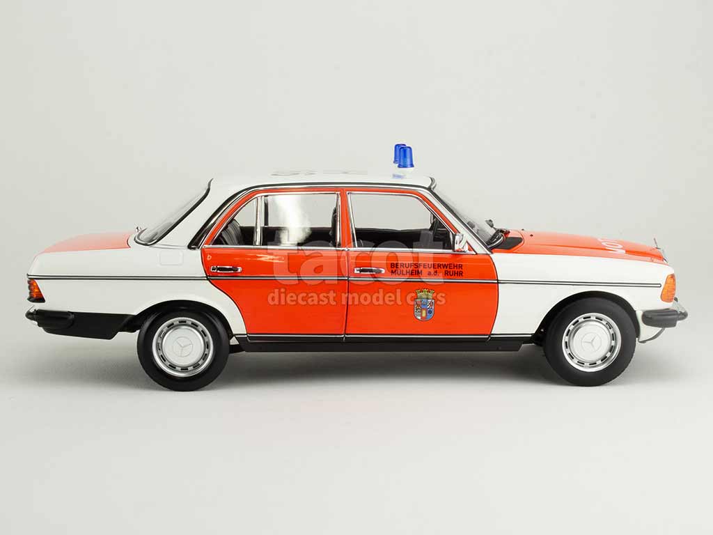 105815 Mercedes 200/ W123 Ambulance 1984