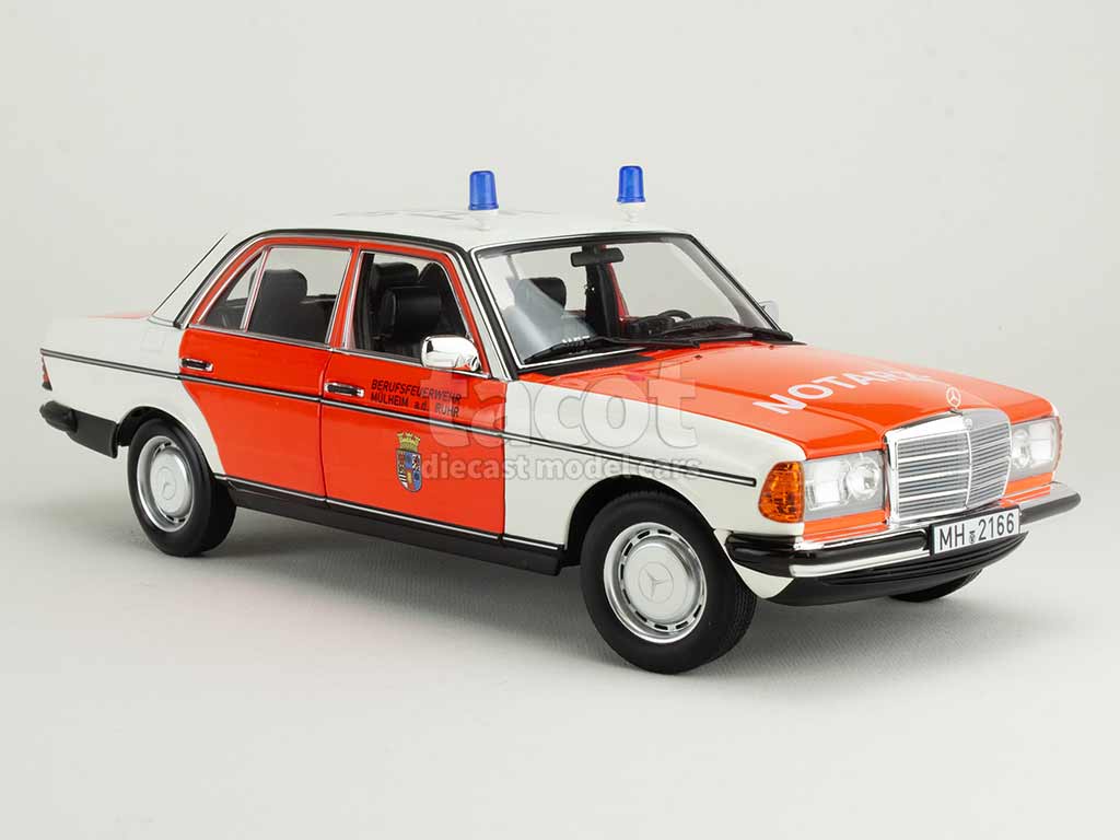 105815 Mercedes 200/ W123 Ambulance 1984