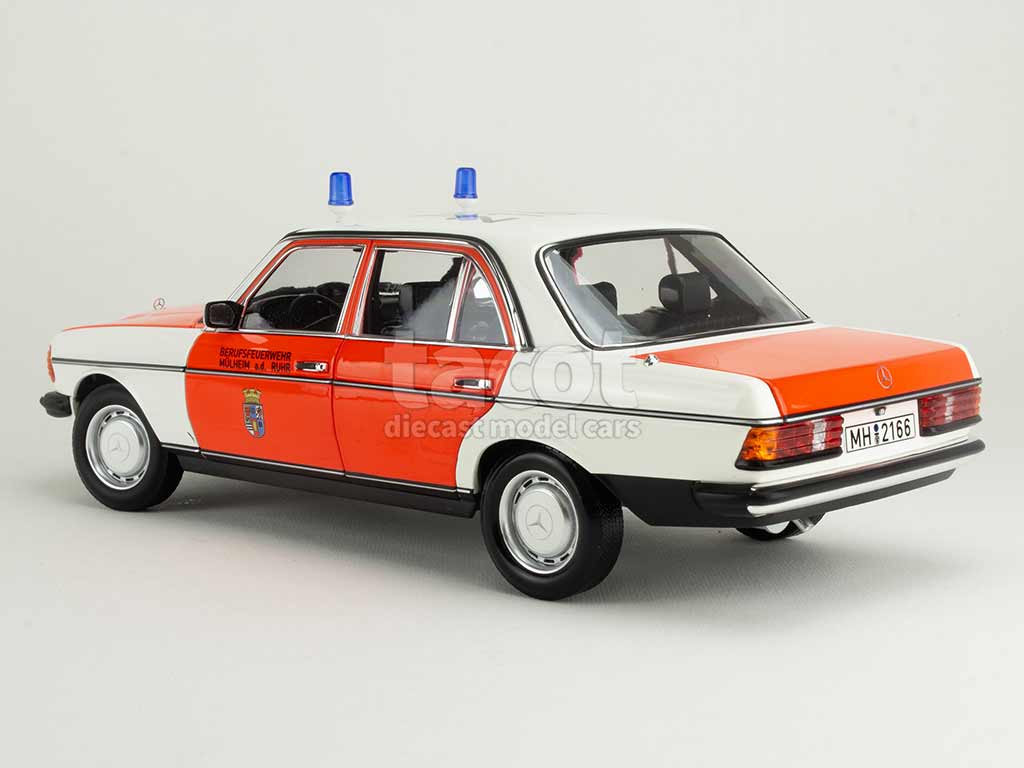 105815 Mercedes 200/ W123 Ambulance 1984