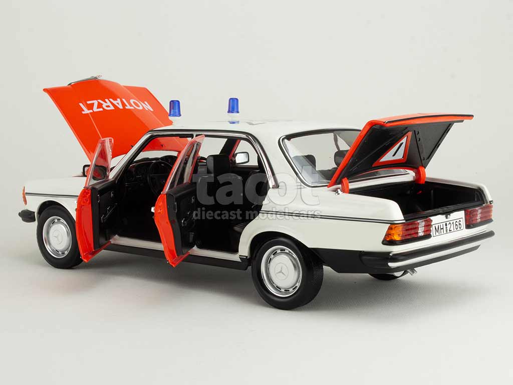 105815 Mercedes 200/ W123 Ambulance 1984