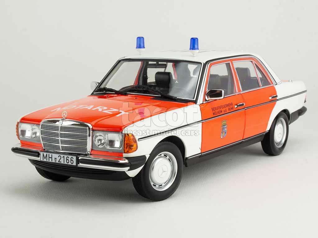 105815 Mercedes 200/ W123 Ambulance 1984