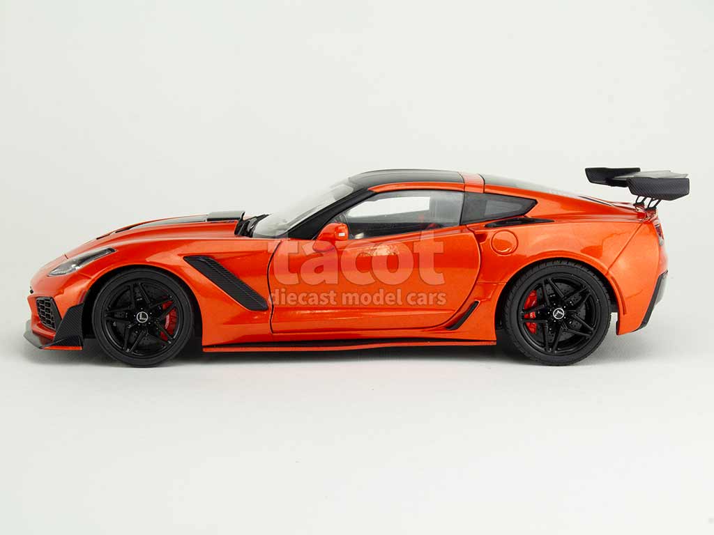 105835 Chevrolet Corvette C7 ZR1 2019