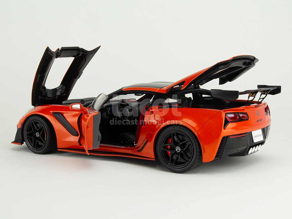 105835 Chevrolet Corvette C7 ZR1 2019