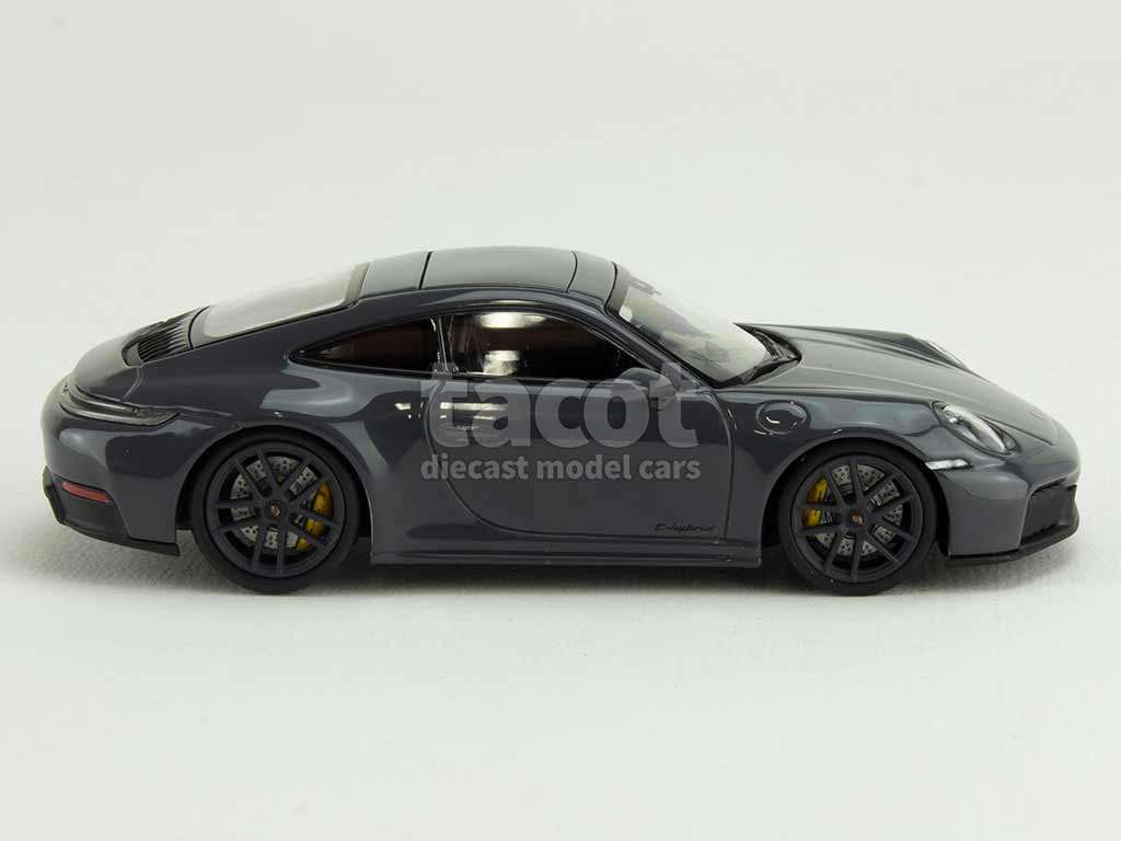 105876 Porsche 911/992 Carrera GTS 2025