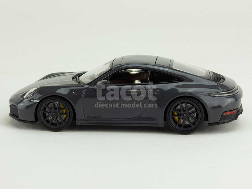 105876 Porsche 911/992 Carrera GTS 2025