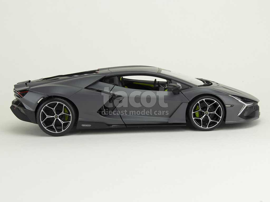 105904 Lamborghini Revuelto 2024