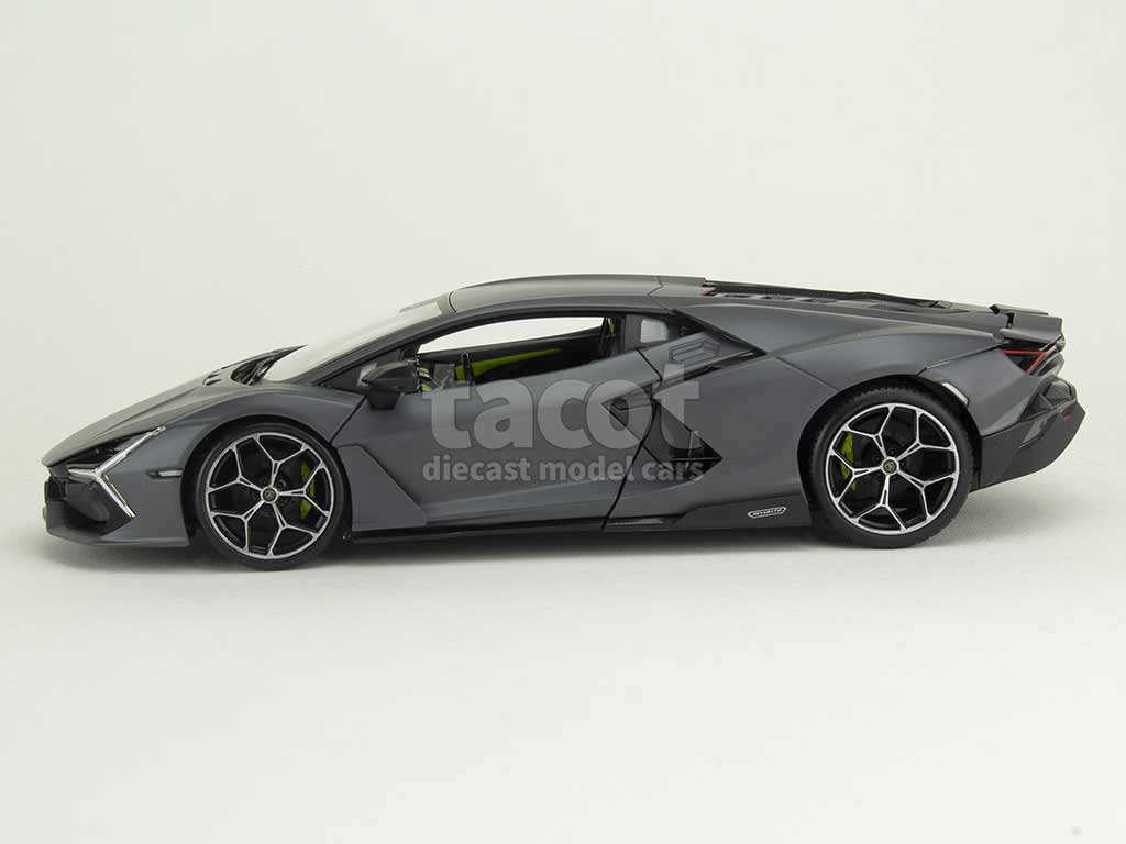 105904 Lamborghini Revuelto 2024